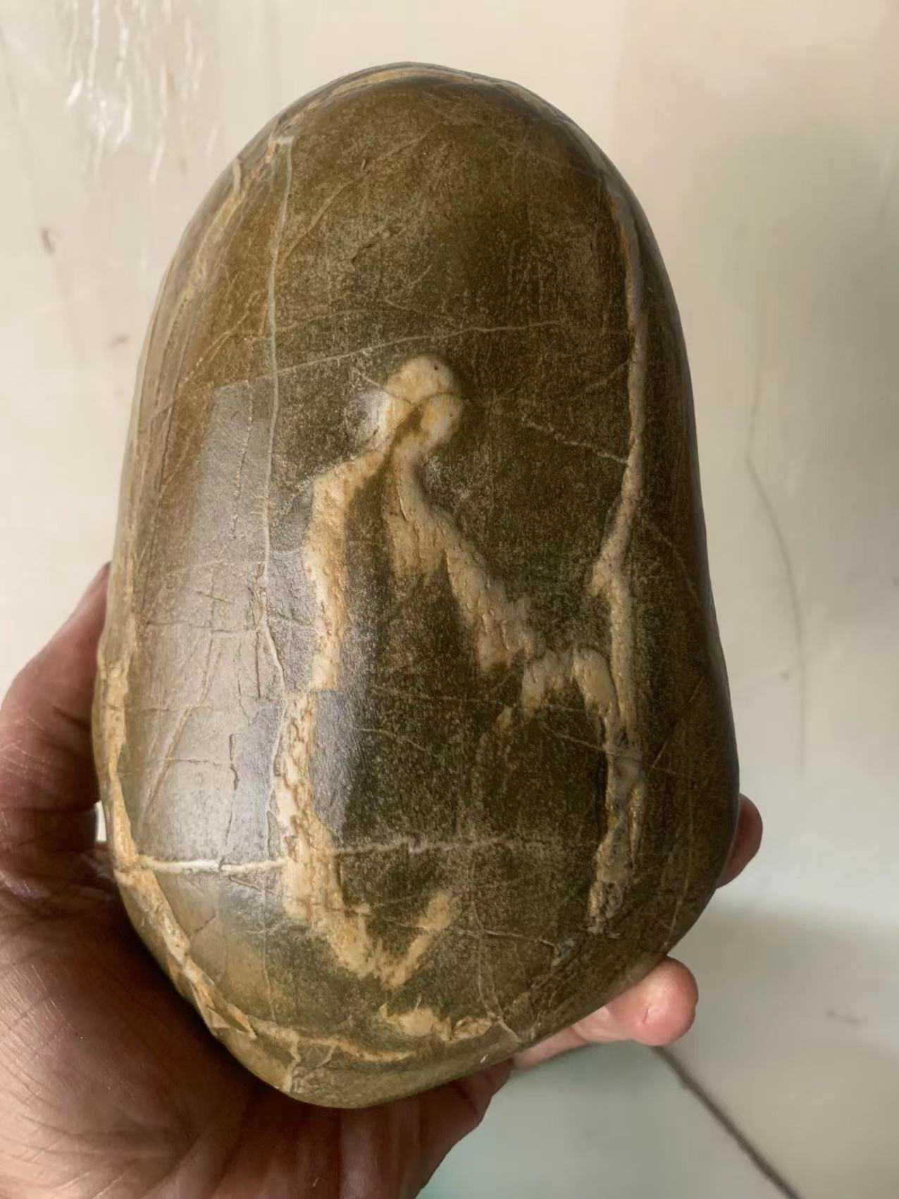 一起晒晒你的奇石今天北京下雨了，在家待着，不由自主的拿起自己喜欢的奇石来，把玩一