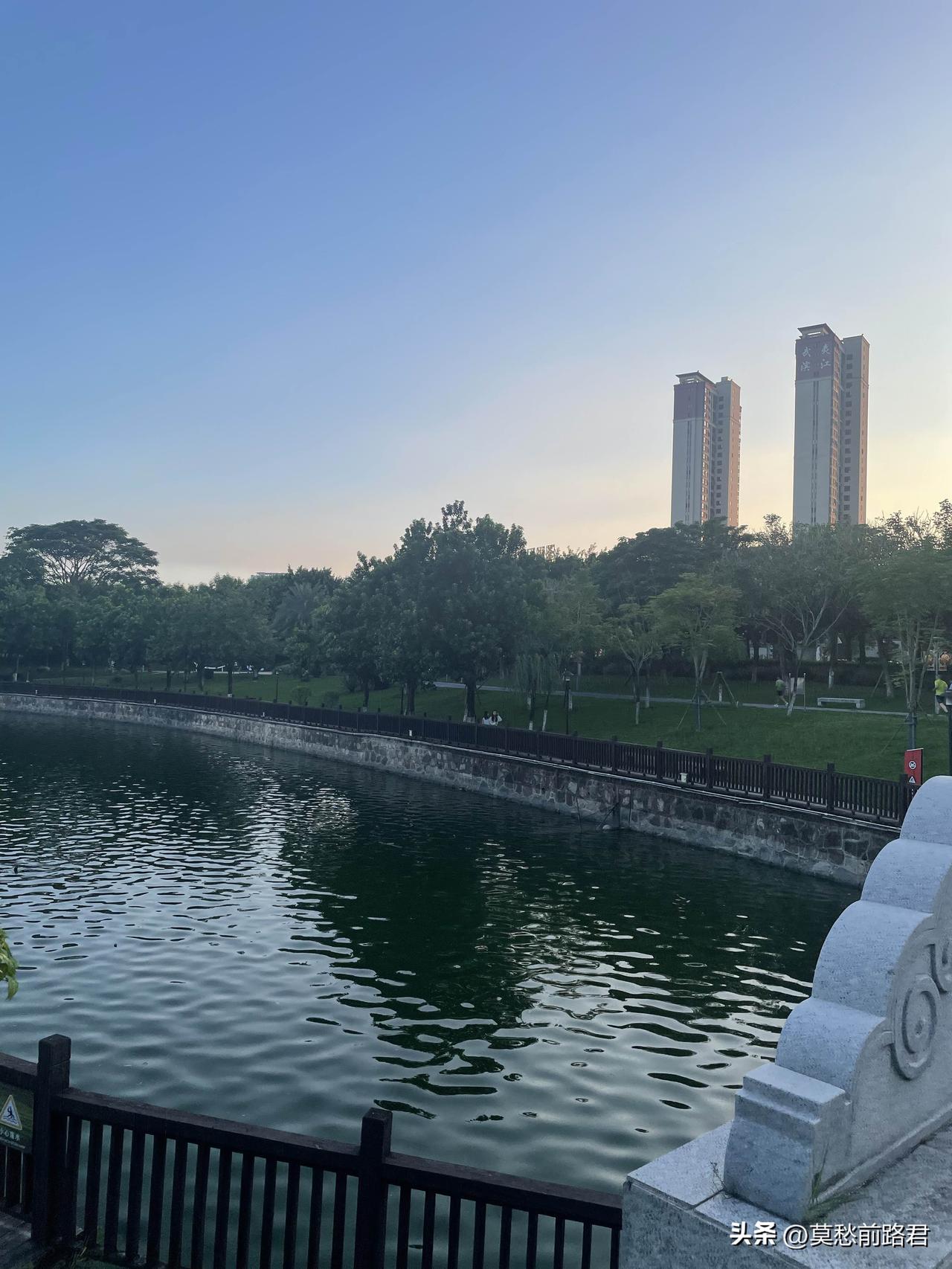 离异带孩子的女人二婚不能太自私！
女子离异带一个10岁的女儿，二婚找了一个离异一