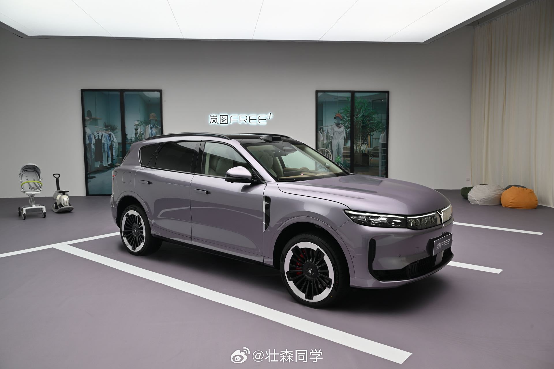 25万内最好开的华系SUV 岚图FREE+最近是真的顶！看8月中大型SUV榜单，