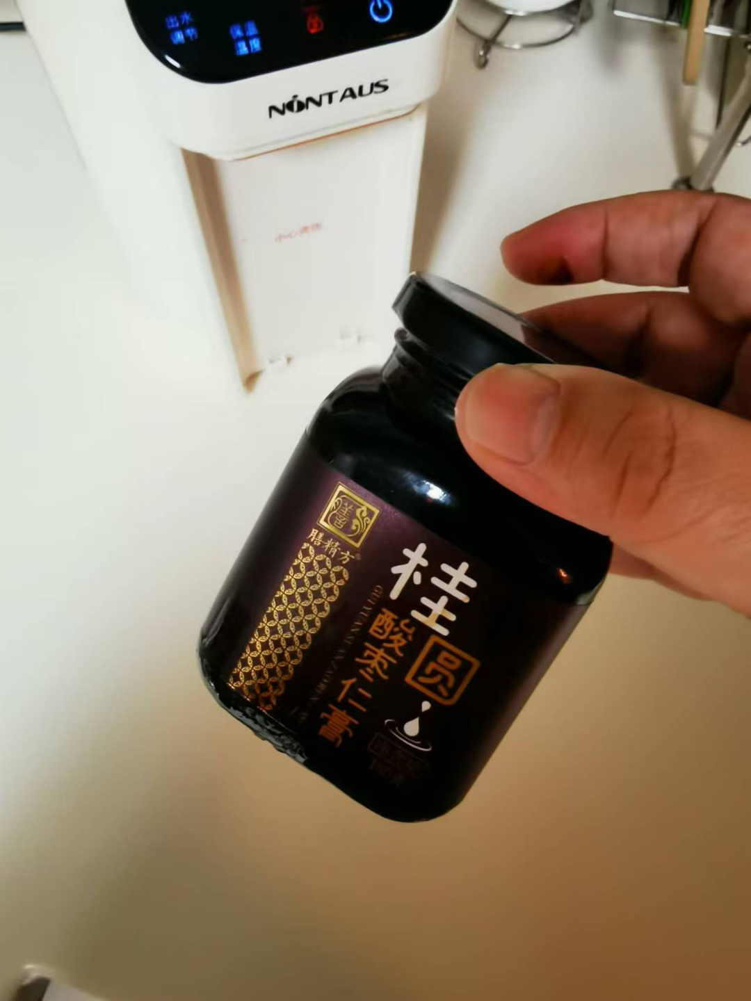 结束完劳累的一天，准备泡个脚，再来杯桂圆酸枣仁膏明天上午在家好好睡觉。不得不承认