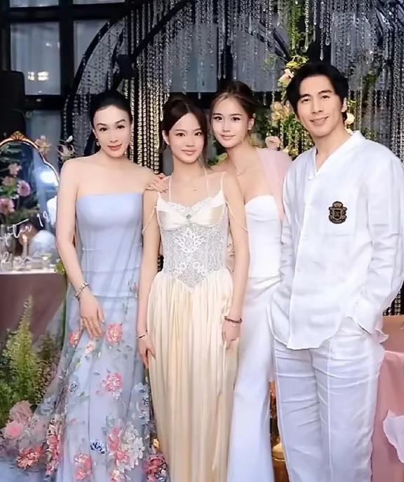 钟丽缇二女儿Jaden成人礼同框照来啦！
钟丽缇二女儿Jaden成人礼同框照来啦