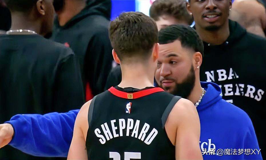 奉劝大家一句
别对火箭本赛季有太大期待
不是不希望他们好，而是他们的
主力控卫范