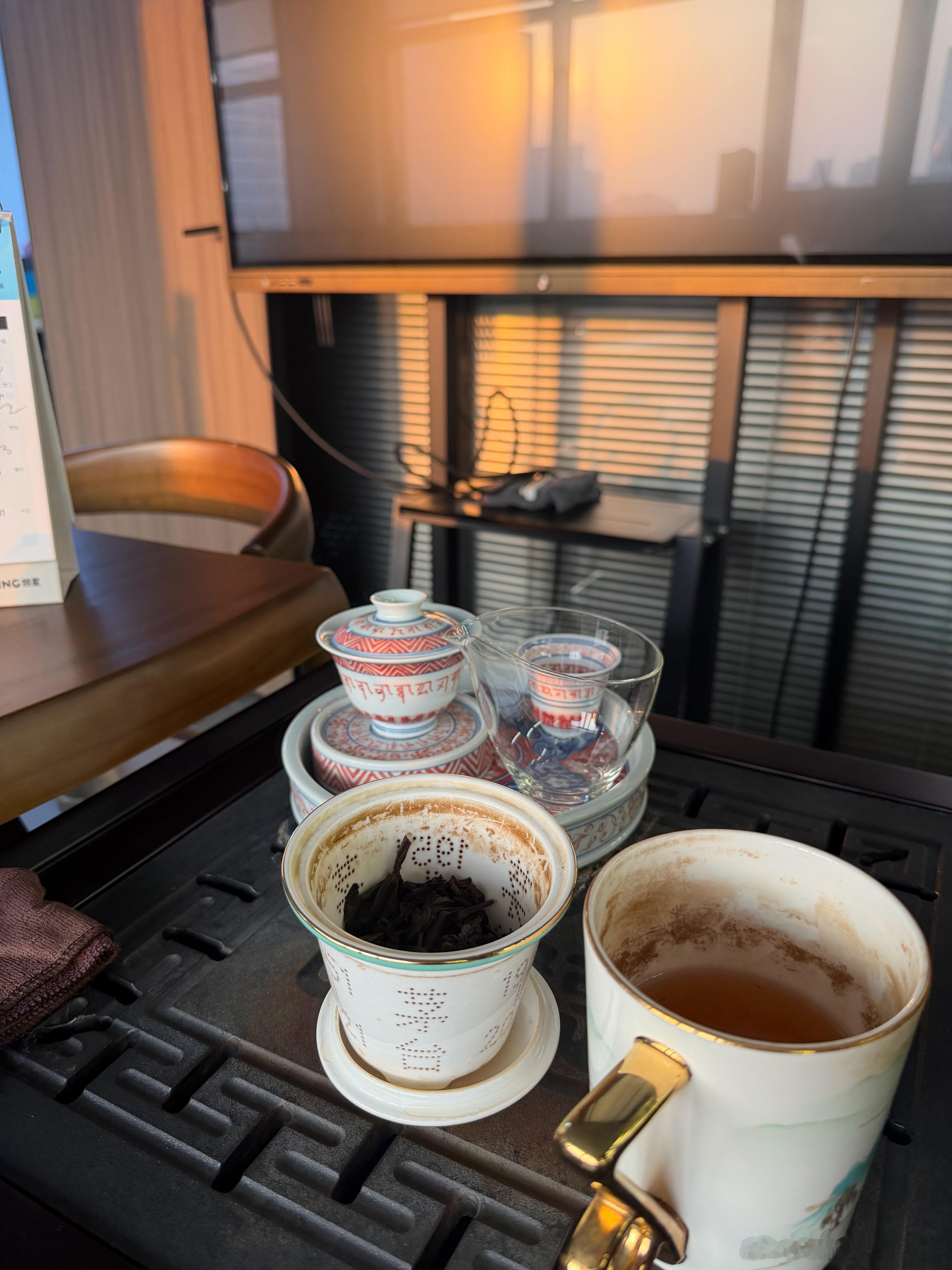 同事们团建完都回家休息啦！我还是要回公司在站一下岗！ 