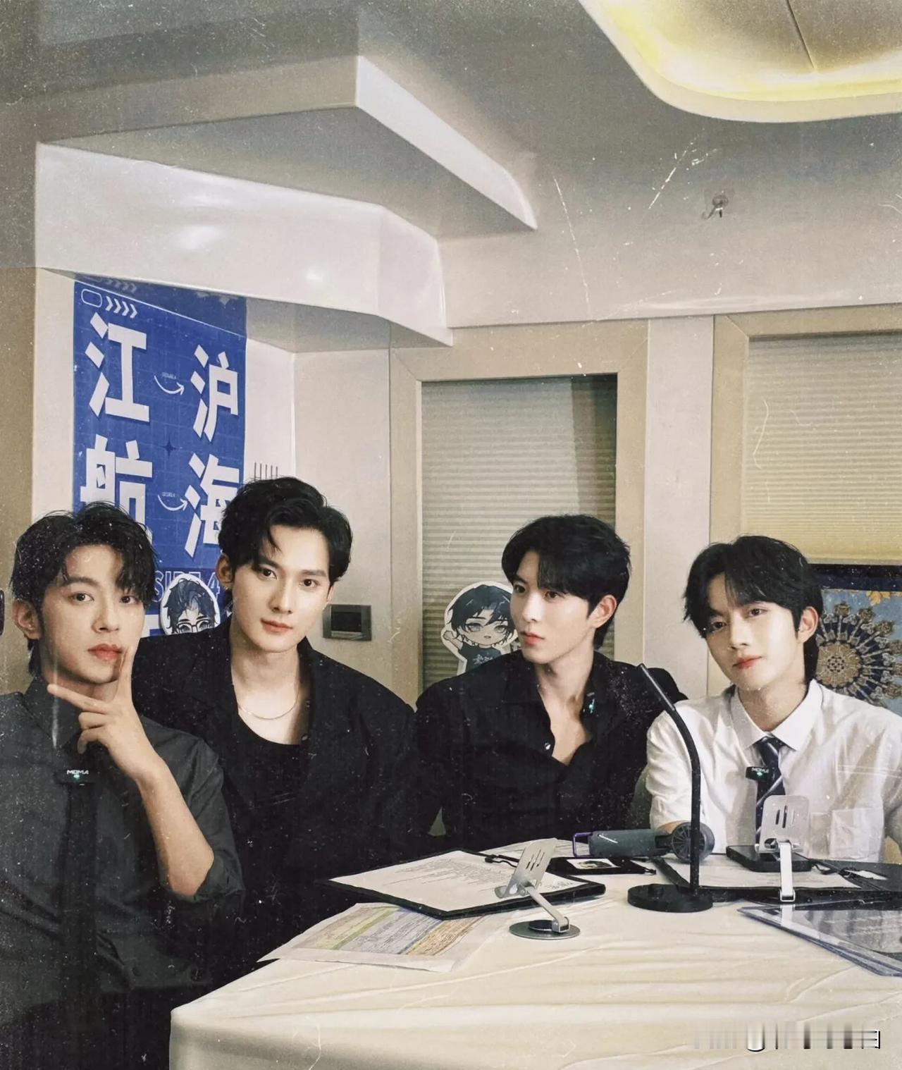 也不知道这些人吵什么架，可能都是一些没有上过班的孩子，看看以后当牛马的时候公司老