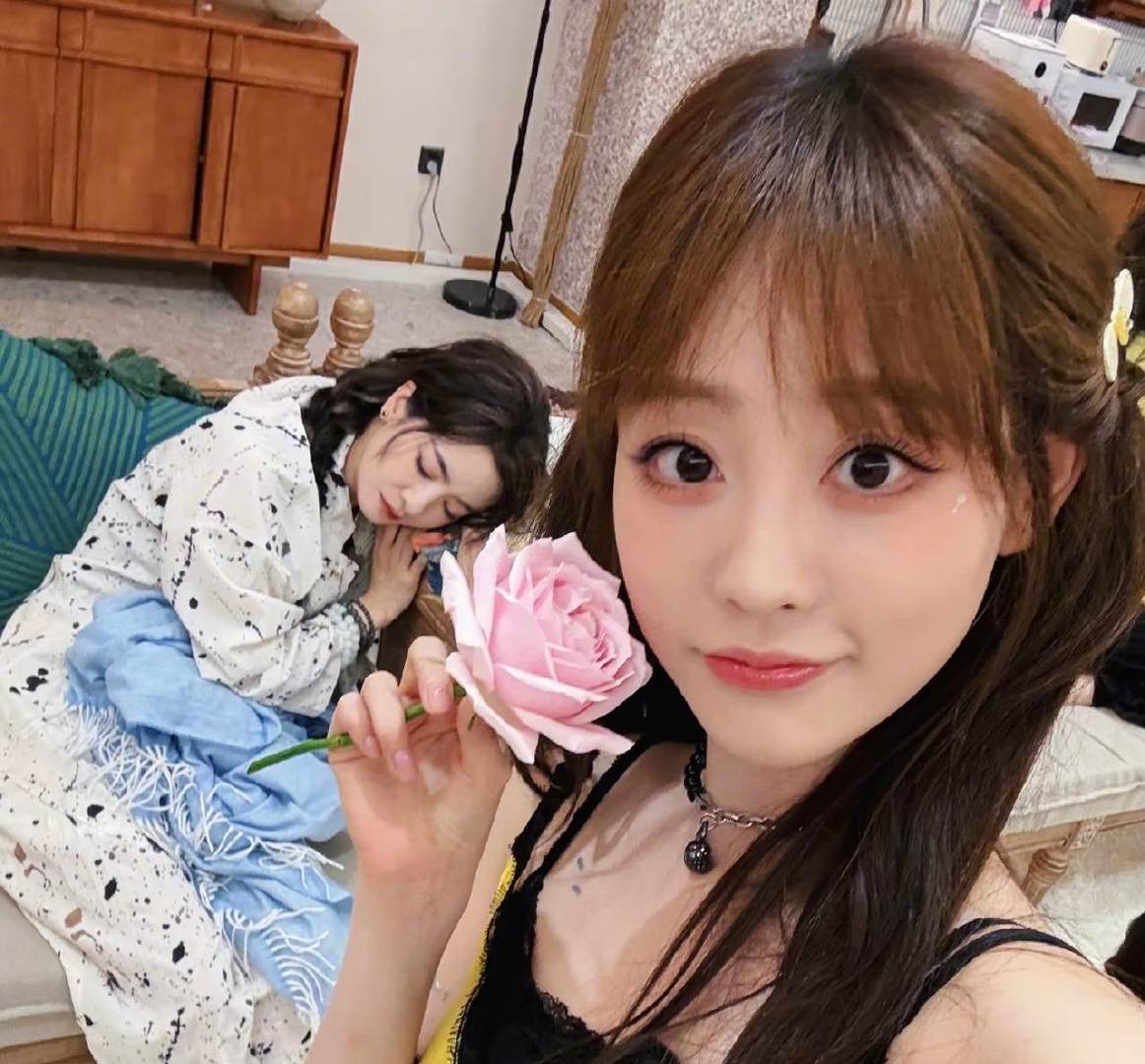 祝绪丹 李晟姐姐开机大吉祝绪丹这声祝福太甜了！李晟开机大吉，《生日将至》一定要成