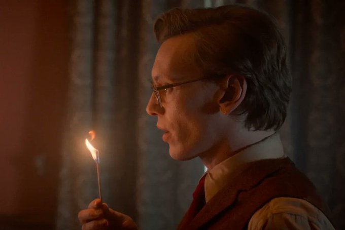 杰米·坎贝尔·鲍尔透露，《怪奇物语5》中Mr. WhatsIt的角色，其实参考了