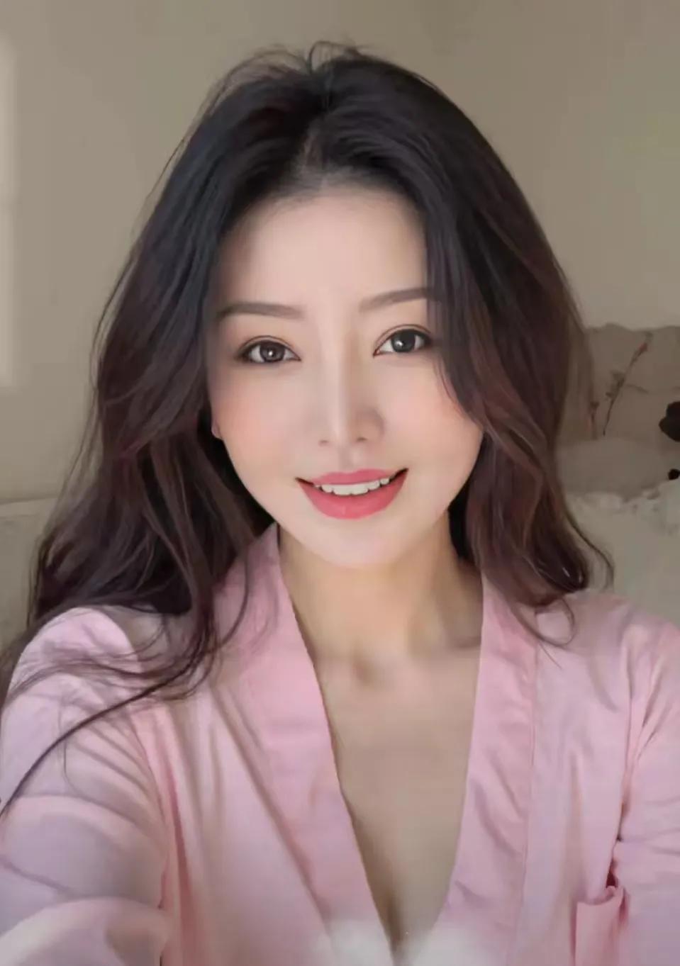 29岁，单身，我习惯了一个人走路，一个人吃饭，一个人看电影。年龄的增长像是一把无