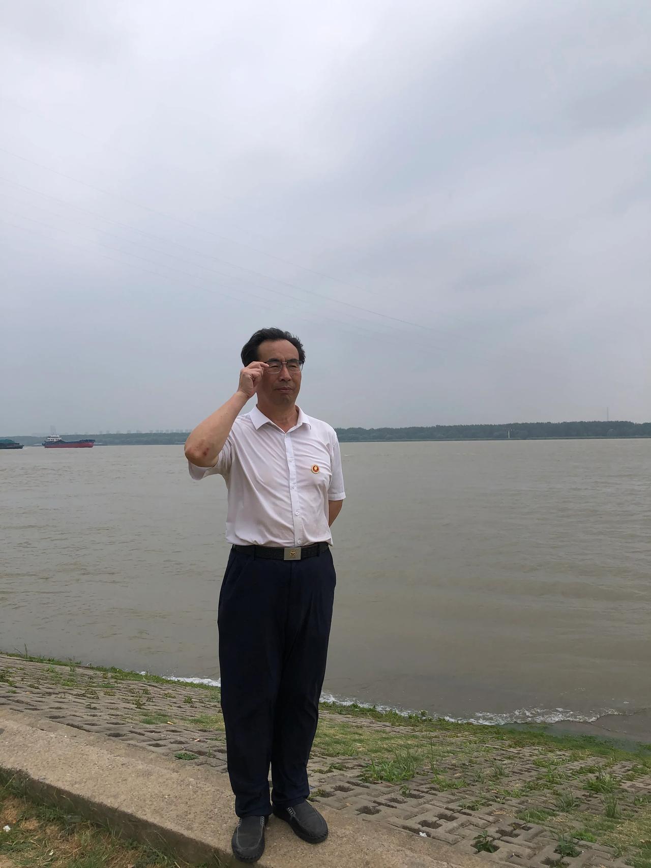 端午节感怀
文｜孙玉良
汨罗怨浪亡国愁，
端午浊泪为谁流？
屈子殉国岂清高？
项