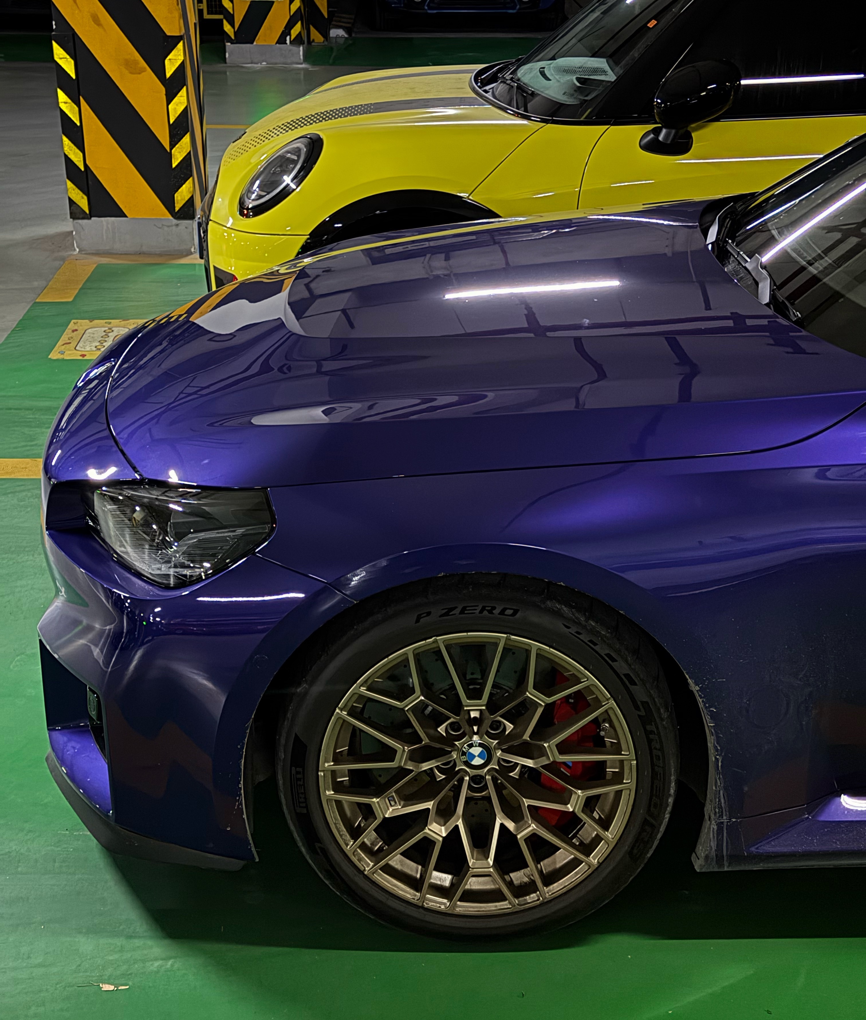 前横置四缸小钢炮 vs 前纵置六缸后驱车（JCW和M2CS）虽没啥可比性，当停在