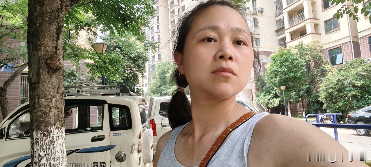 听完战友的抱怨哭诉声，我真为她感到不值。如果我也找这样的老公，那就倒八辈子霉了。