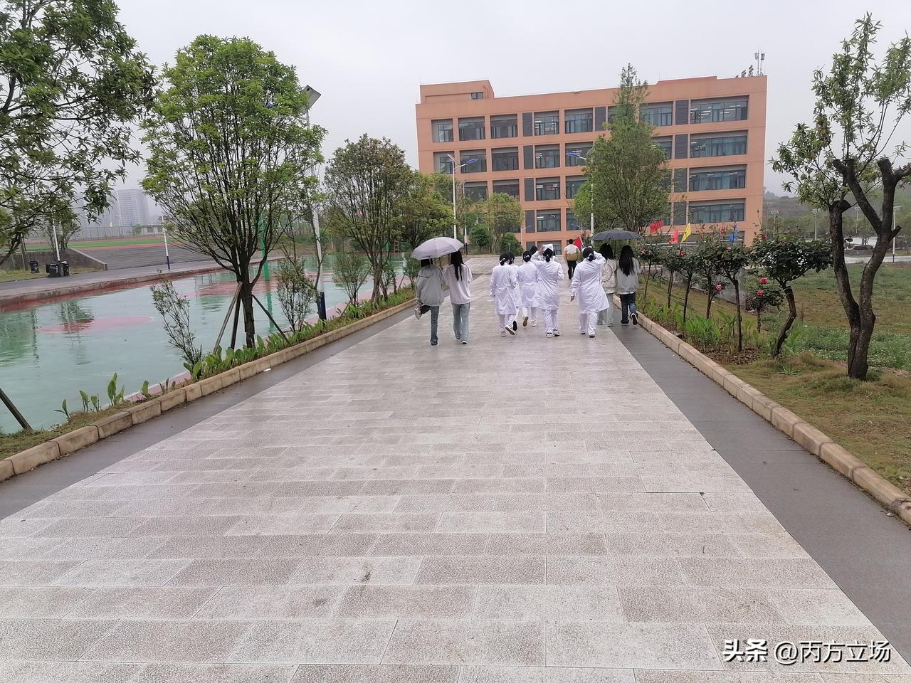 贵州中医药学校办学32年，所办专业深受外界认可，是品牌老学校，学生每年都有230