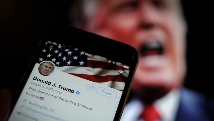 从领导学或管理学上讲，特朗普的"推特治国"法，确实是独树一帜、独一份儿。

你说