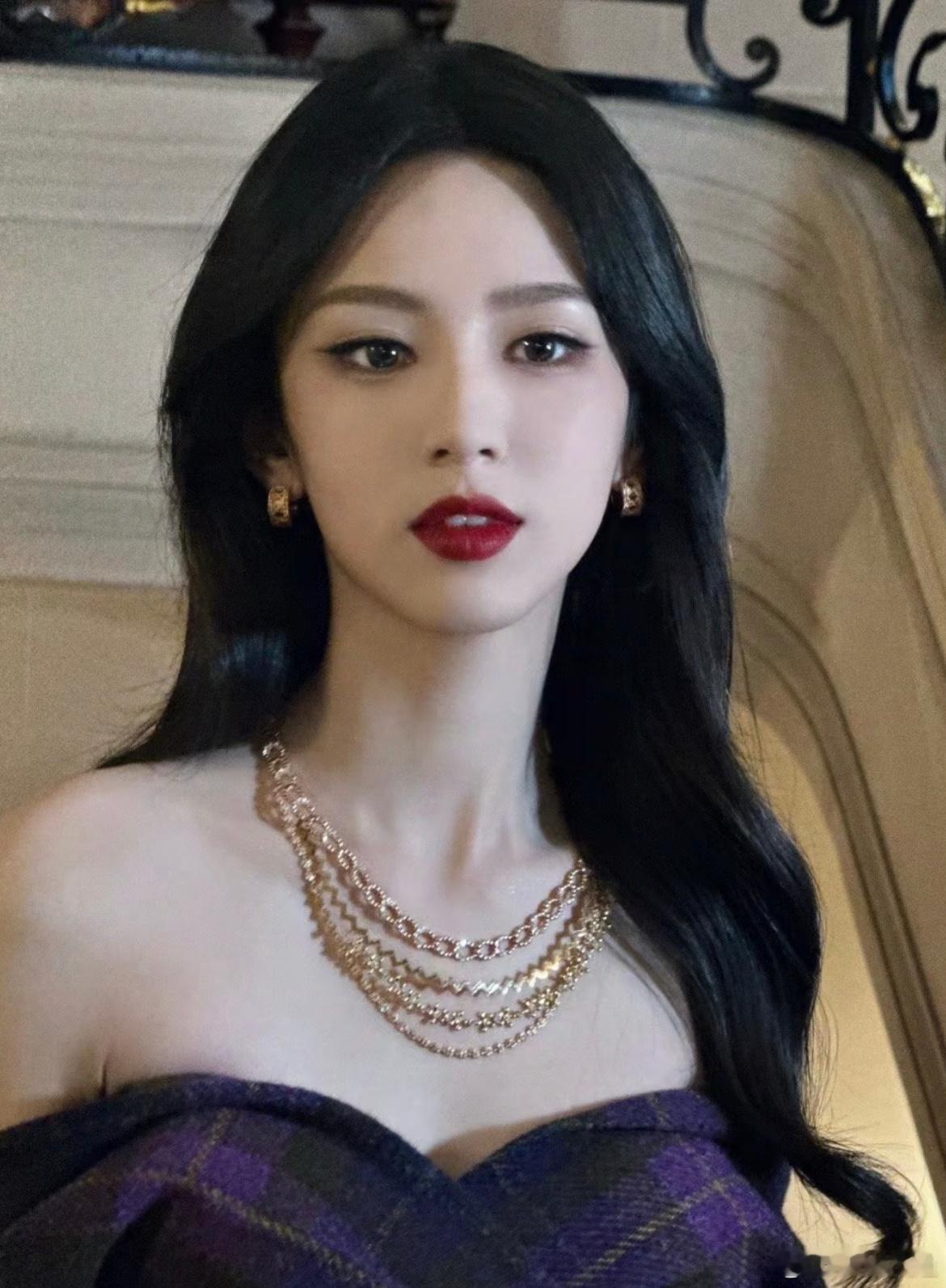 与生俱来的恶女感网友：演个抚媚女魔头吧我附议 ​​​