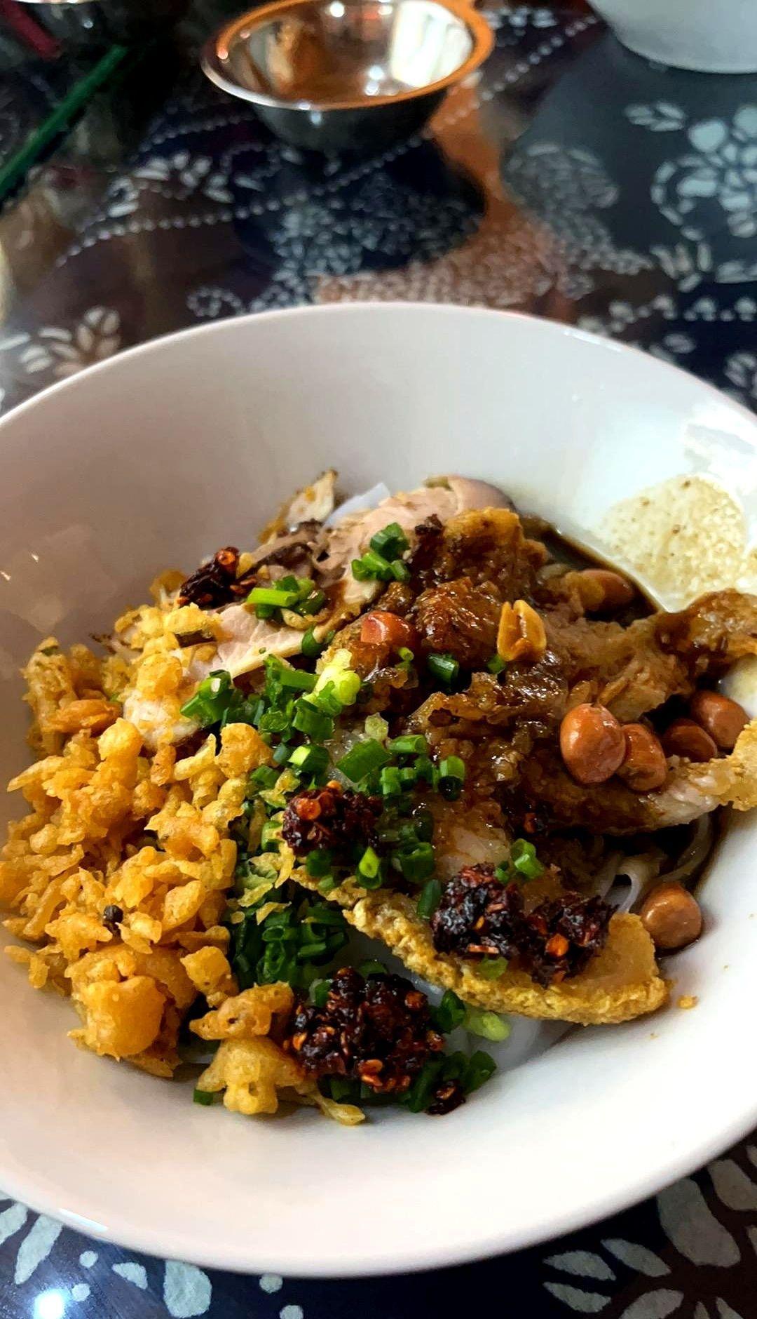 这场三块钱米粉引发的风暴，不只是价格战那么简单。
桂林“守家”用直供和中央厨房