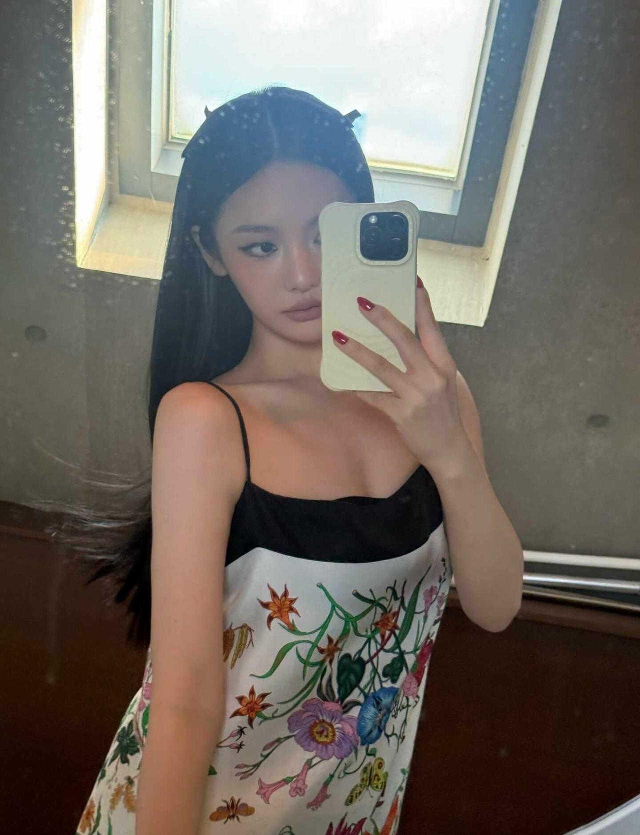 天呐宁艺卓ins更新了Gucci快闪活动的幕后！！
好美。
宁艺卓 ningni