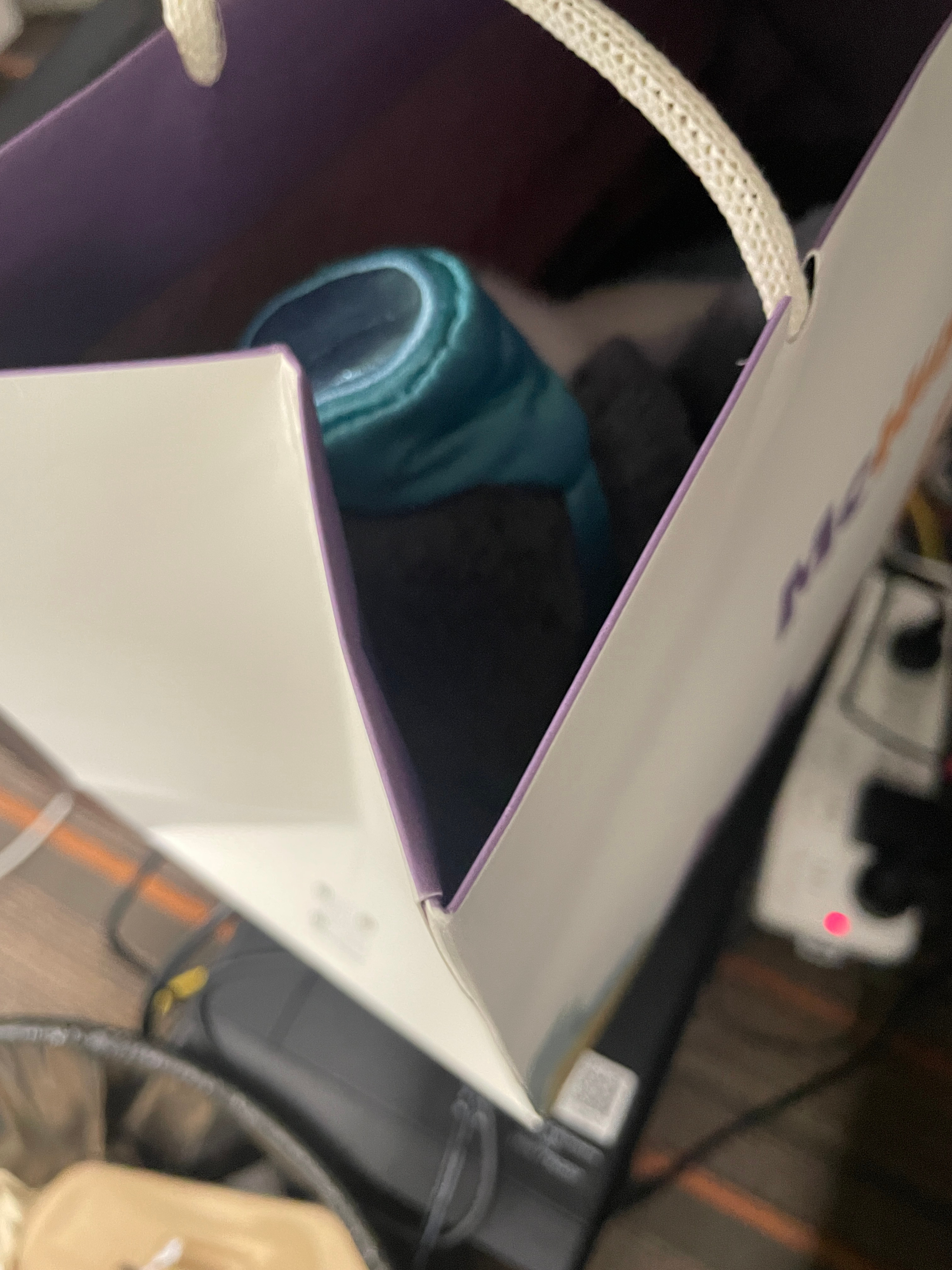 要感动哭了今天午休逛cp我说这个企鹅好可爱（疯狂拨弄）我同事刚刚悄悄塞给我🎂可