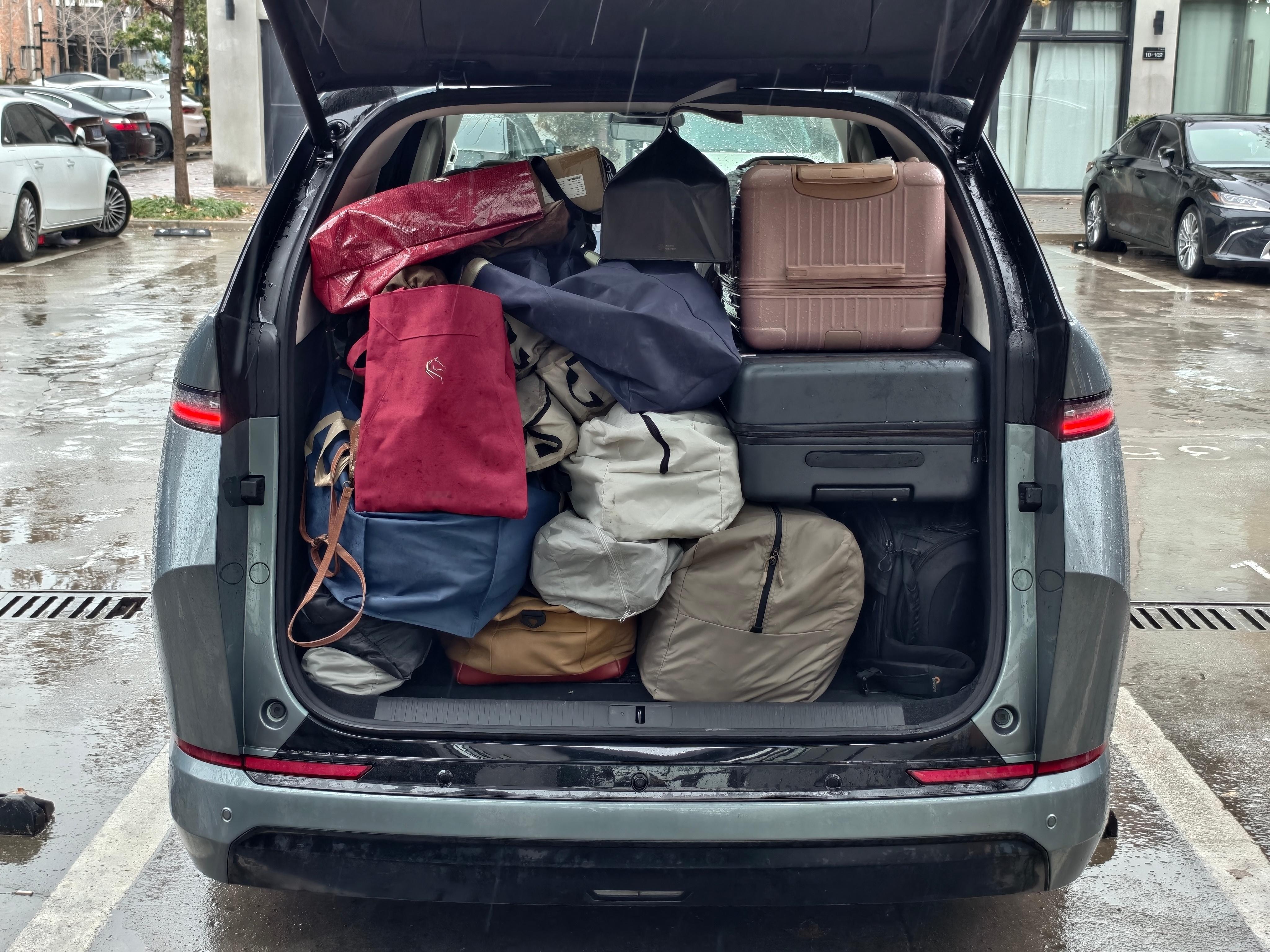 马上春节放假，很多人都会选在这种一年一度的大假回老家走亲访友。这时候行李、年货、