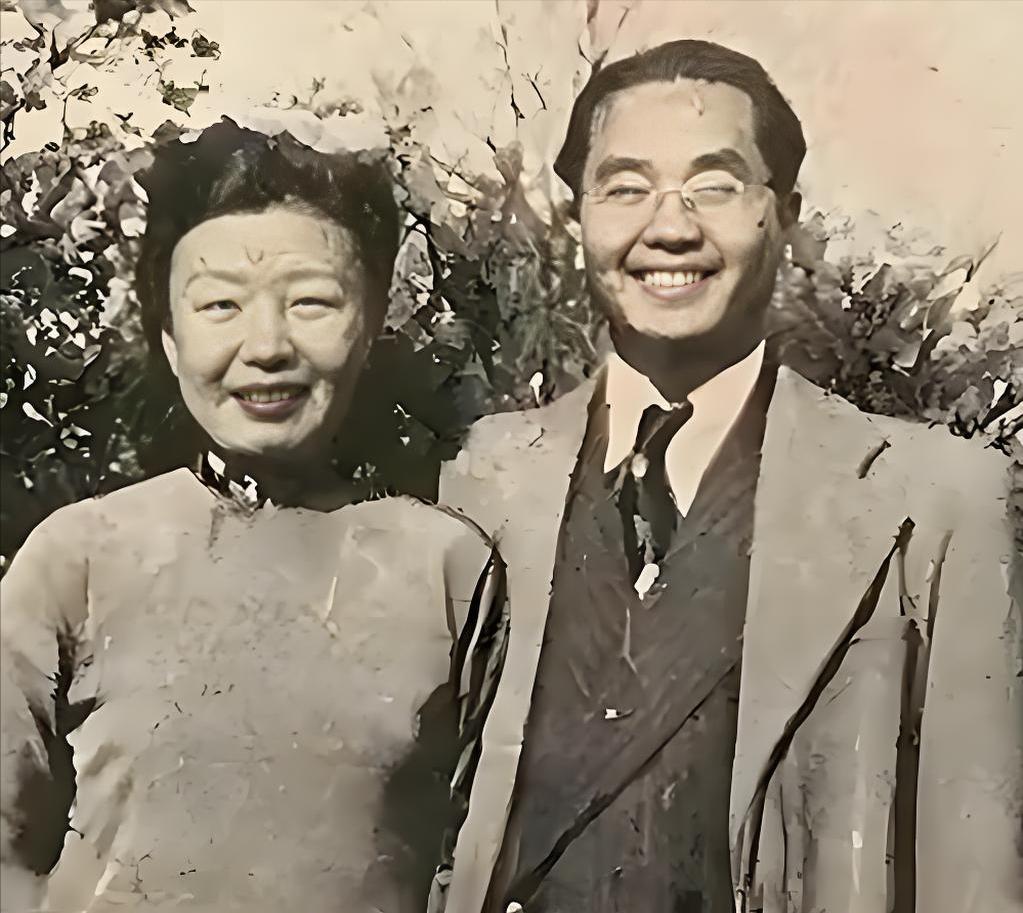 1939年，桂林，红色女演员王莹，对负责接待她的桂系秘书谢和赓一见倾心。然而，身