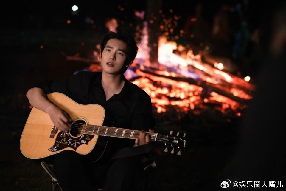 于适被亚洲吉他大师翻牌 于适这波操作直接拉满期待值！和亚洲吉他大师押尾光太郎同框