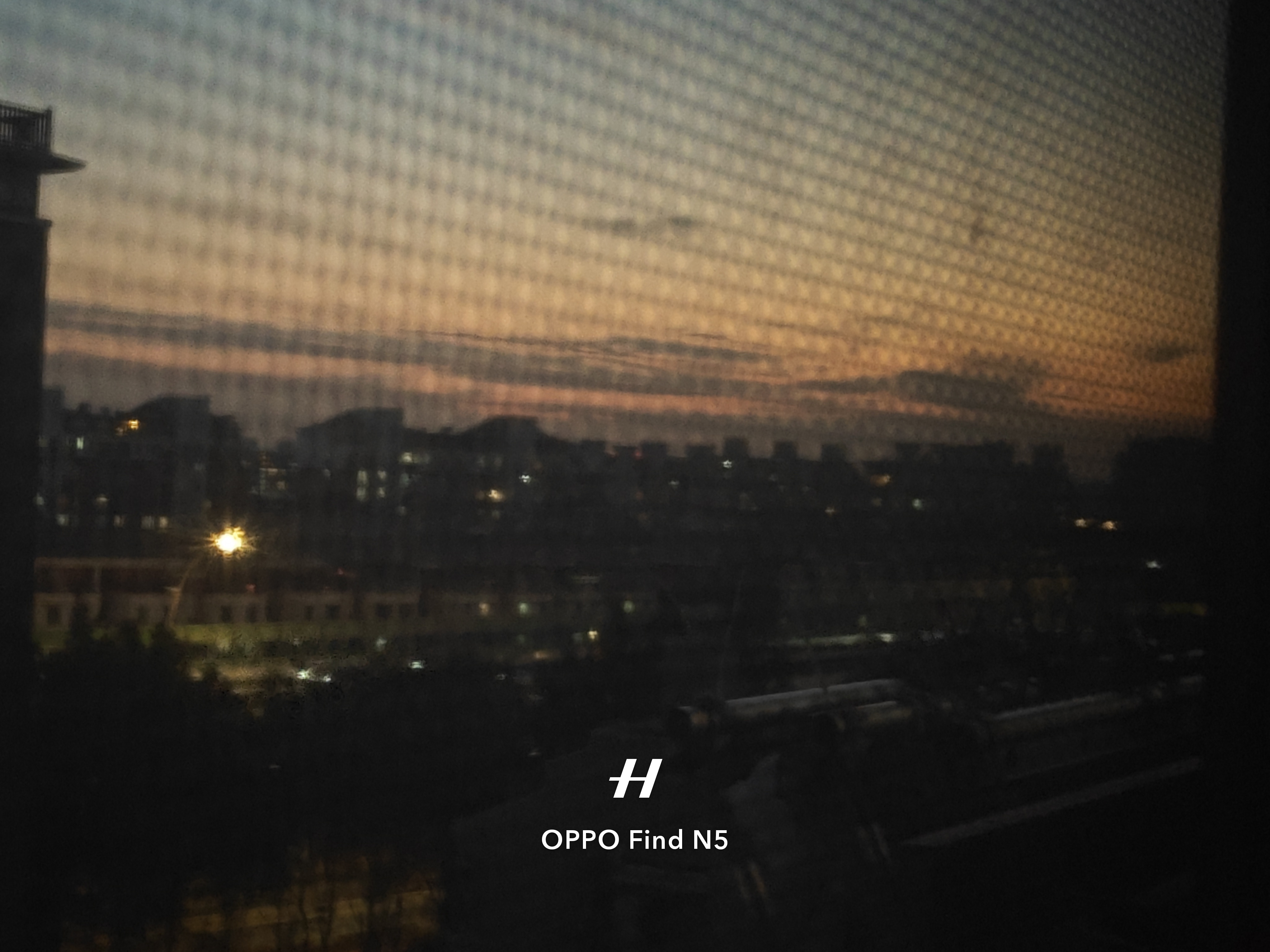 睡了一觉，天都黑了。[哈欠] ​​​