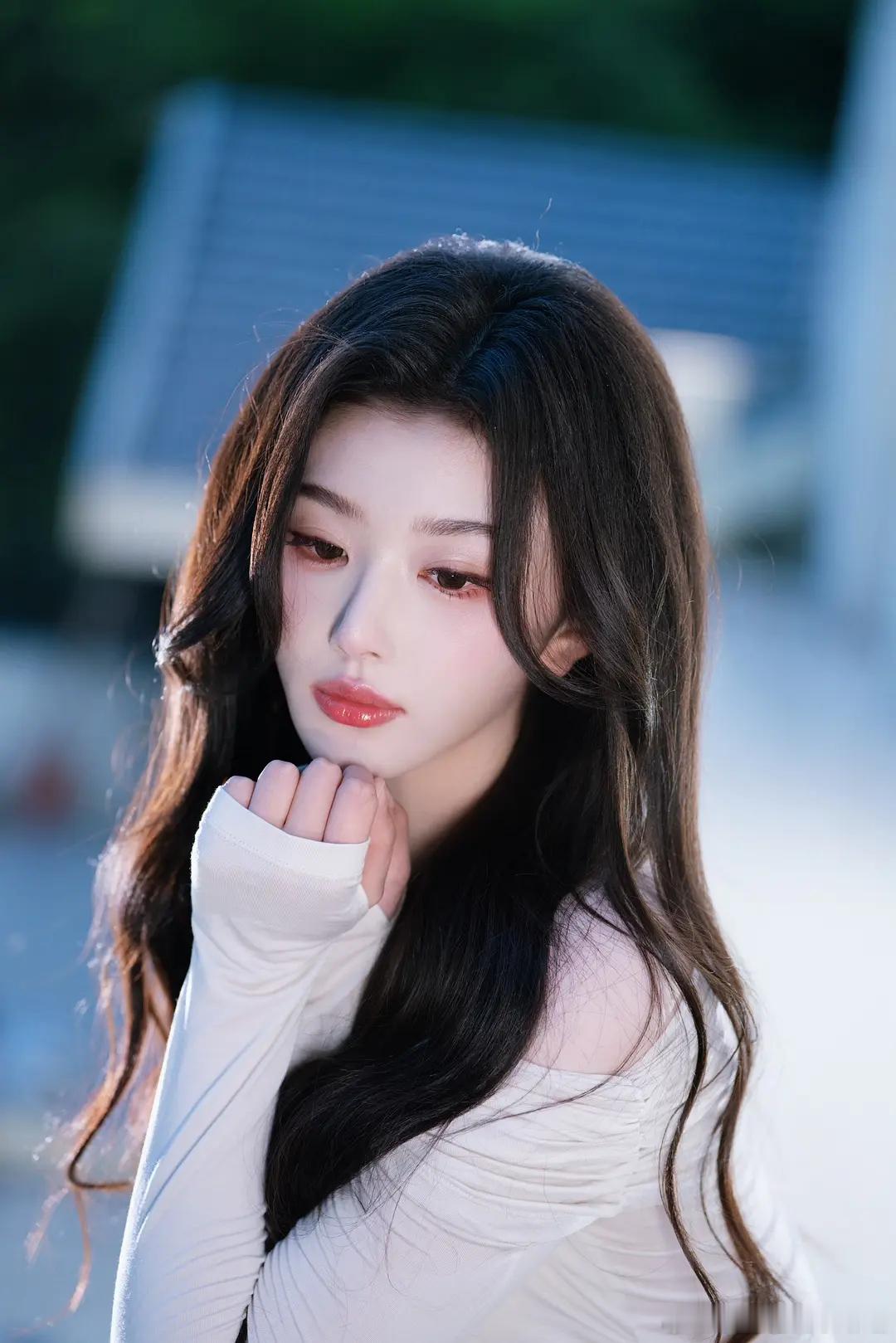网友好奇：孔雪儿的颜值在95🌸里属于t0吗？ 