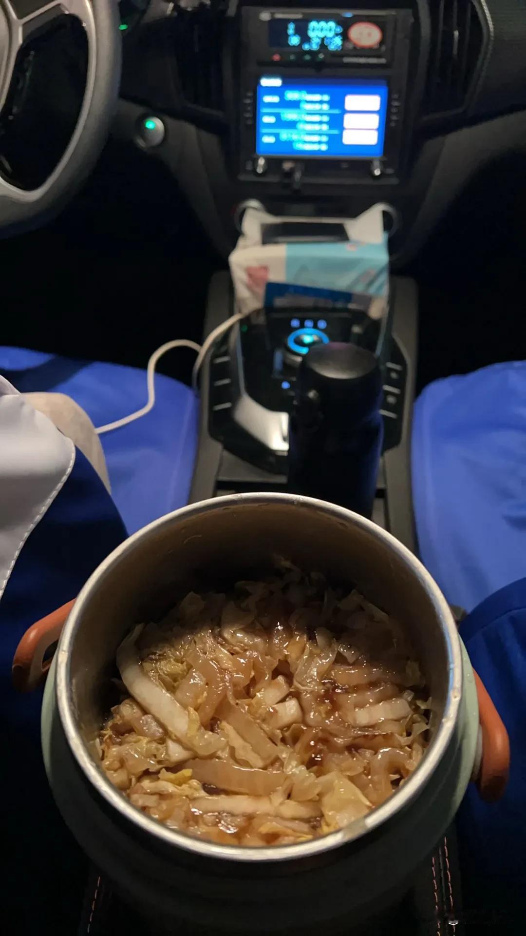 机场✈️(≧◡≦)排队吃个饭😁