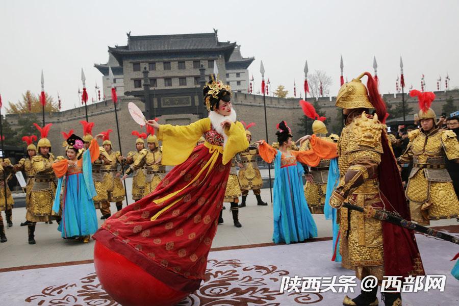 西安“不倒翁小姐姐”官宣离职，大唐不夜城的工资应该也不高了，当初那股全网刷屏的热