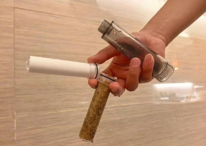 近期多名游客在巴厘岛旅行后因“脏水病”，引发广泛关注。 “脏水病”指因接触或饮用