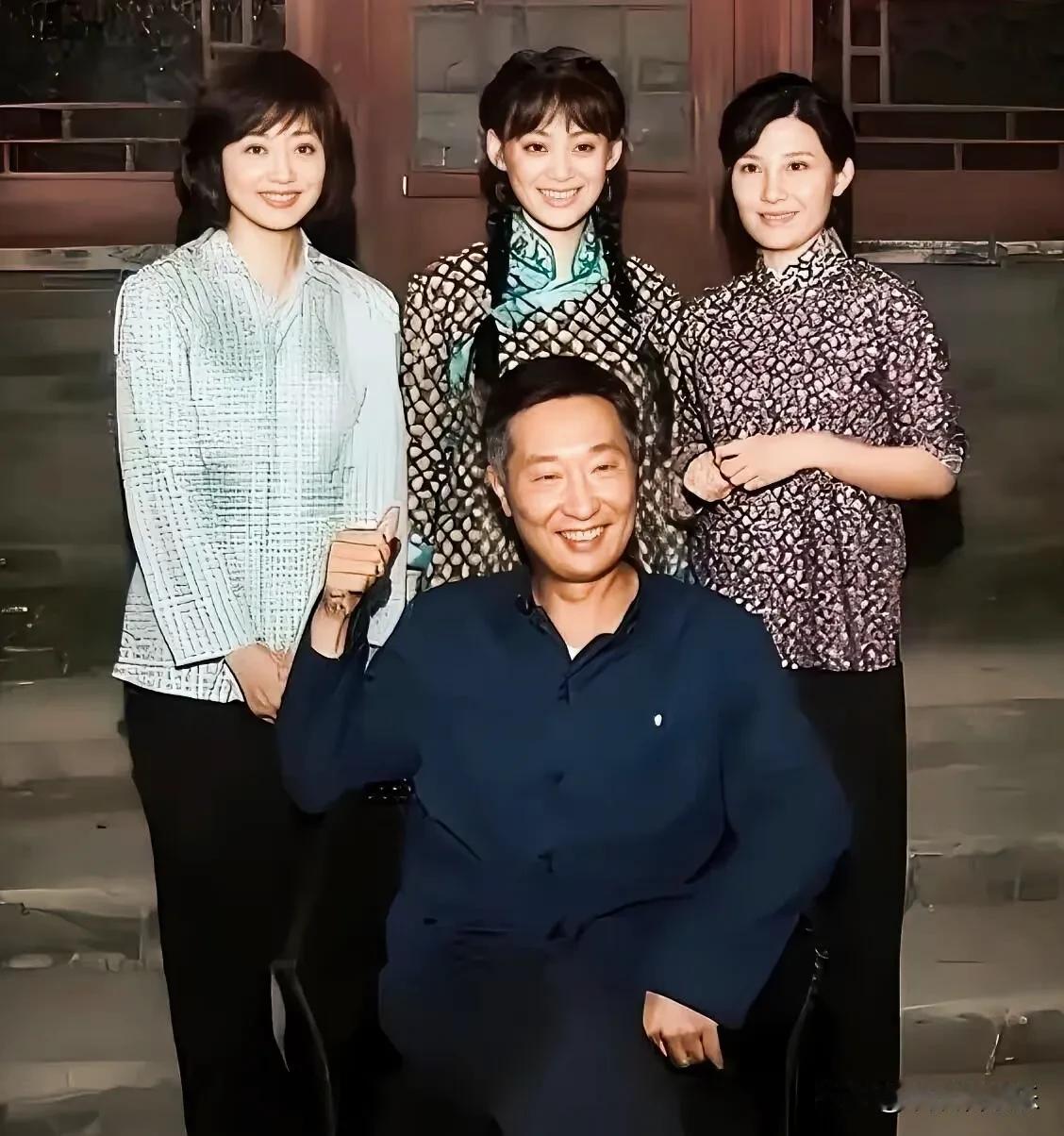 哇塞，那老照片曝光， 一眼认出了林永健icon，小眼睛大智慧，幽默气质，老婆却最