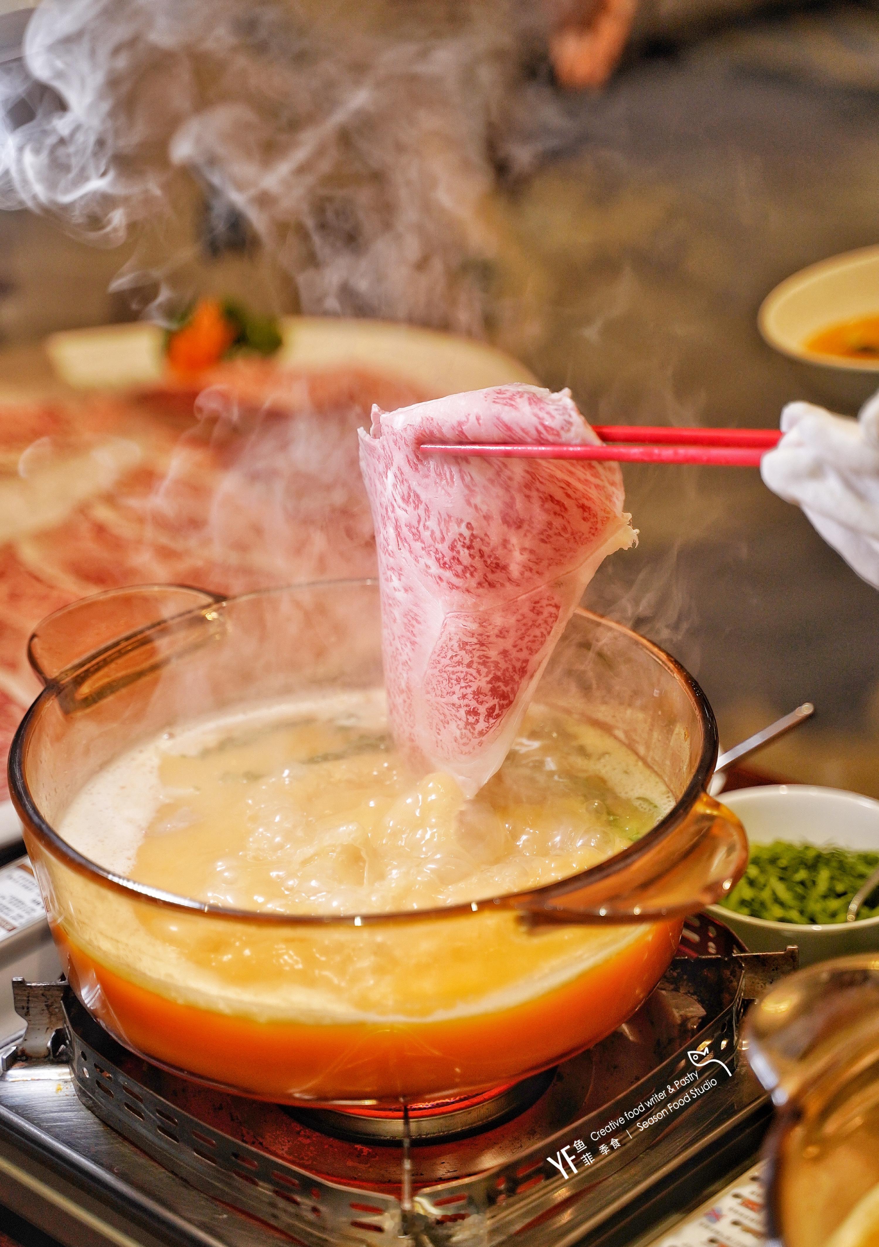 许久没见这么美的夕阳了，风大吹的江面的能见度超高清，手机随拍夜景都很出片！在四层