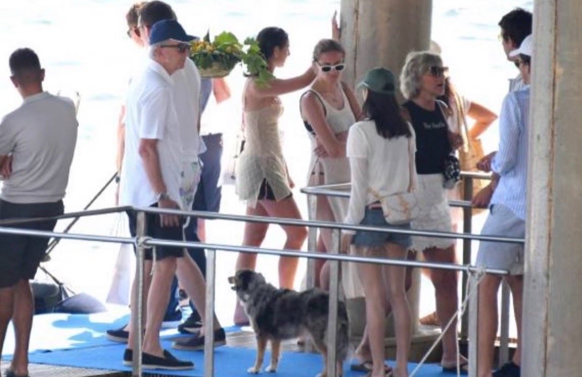 那还说什么祝福咯，有情人终成眷属，LVMH集团三公子的家庭也是富甲一方了，多次拍