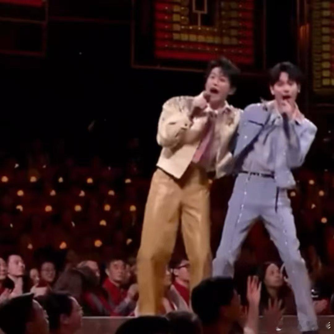 黄子弘凡胡先煦双头向日葵 春晚 什么图都有！！！好好笑啊啊啊啊啊啊 