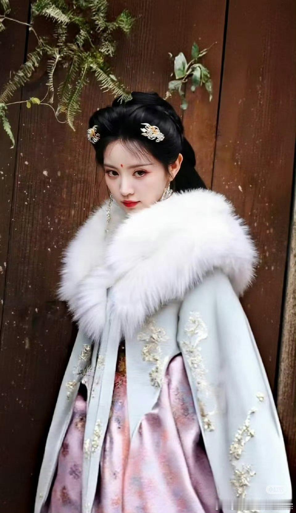 田曦薇嫁金钗的最近几套造型，好漂亮 小说女主明眸皓齿具象化