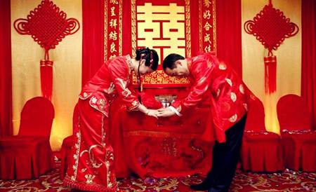 36万白嫖年轻女人4年！山东菏泽，一名年近七旬的老汉与一名年轻女司机频繁转账，5
