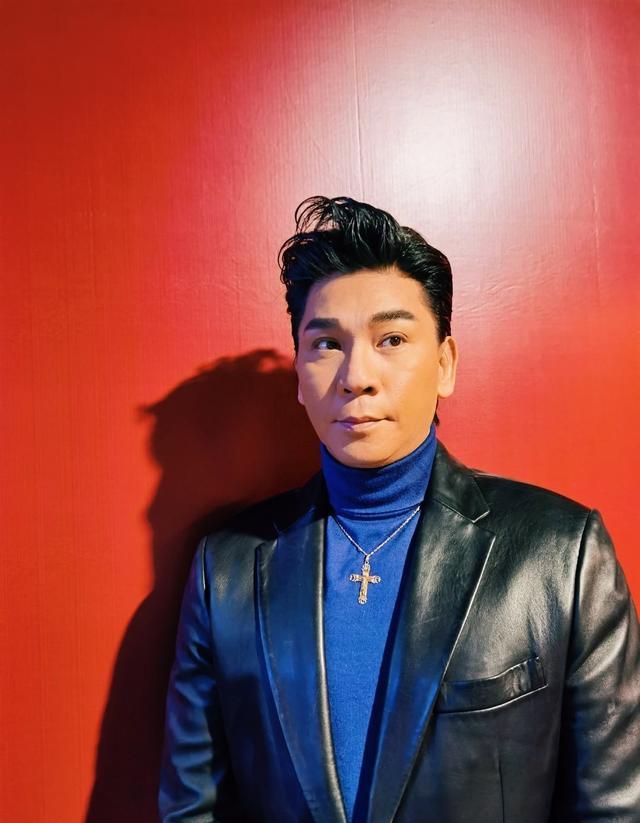 他在香港拍了很多年电视剧，一般在电影里面都是饰演反派角色，现在还有多少人还记得他