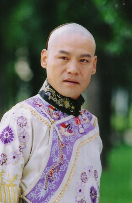 演员，魏子说，拍摄打狗棍，女演员陈数的男朋友来探班，她给我介绍，我就随意说，坐下