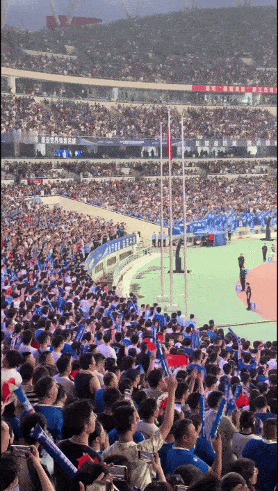 苏超球迷七夕领证从对手变队友苏超是真起来了.....这个排面会不会太牛了？国人对