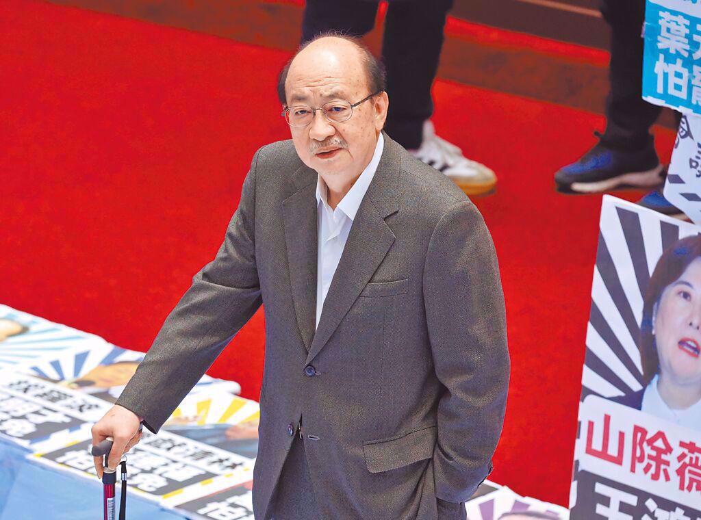 老柯柯建銘脱口说出了“刑法100条伺候蓝委”，引爆争议 赵少康怒斥“民主倒退”痛