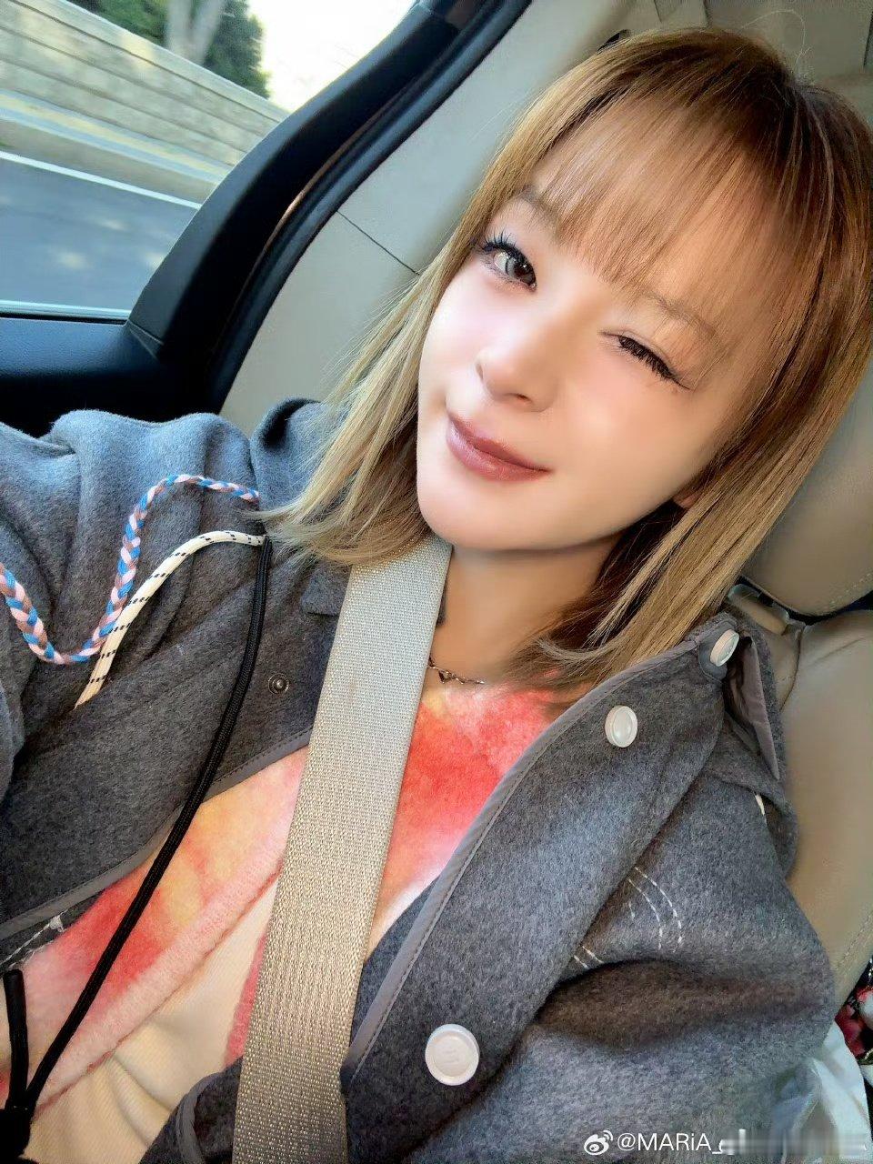 谁懂这份惊喜！汪东城和美依礼芽演唱会梦幻联动，同台画面超神奇，追梦成功的快乐感染