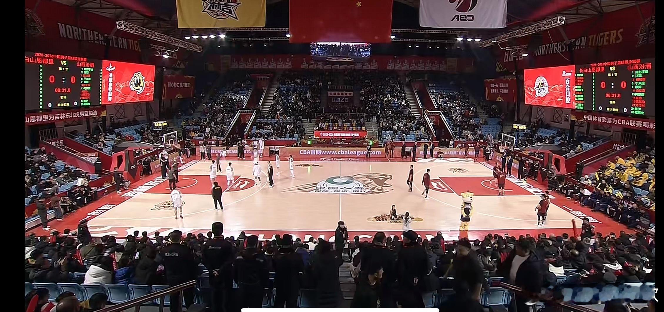 这场咋回事，35分的比赛现在还在热身。吉林男篮vs山西男篮