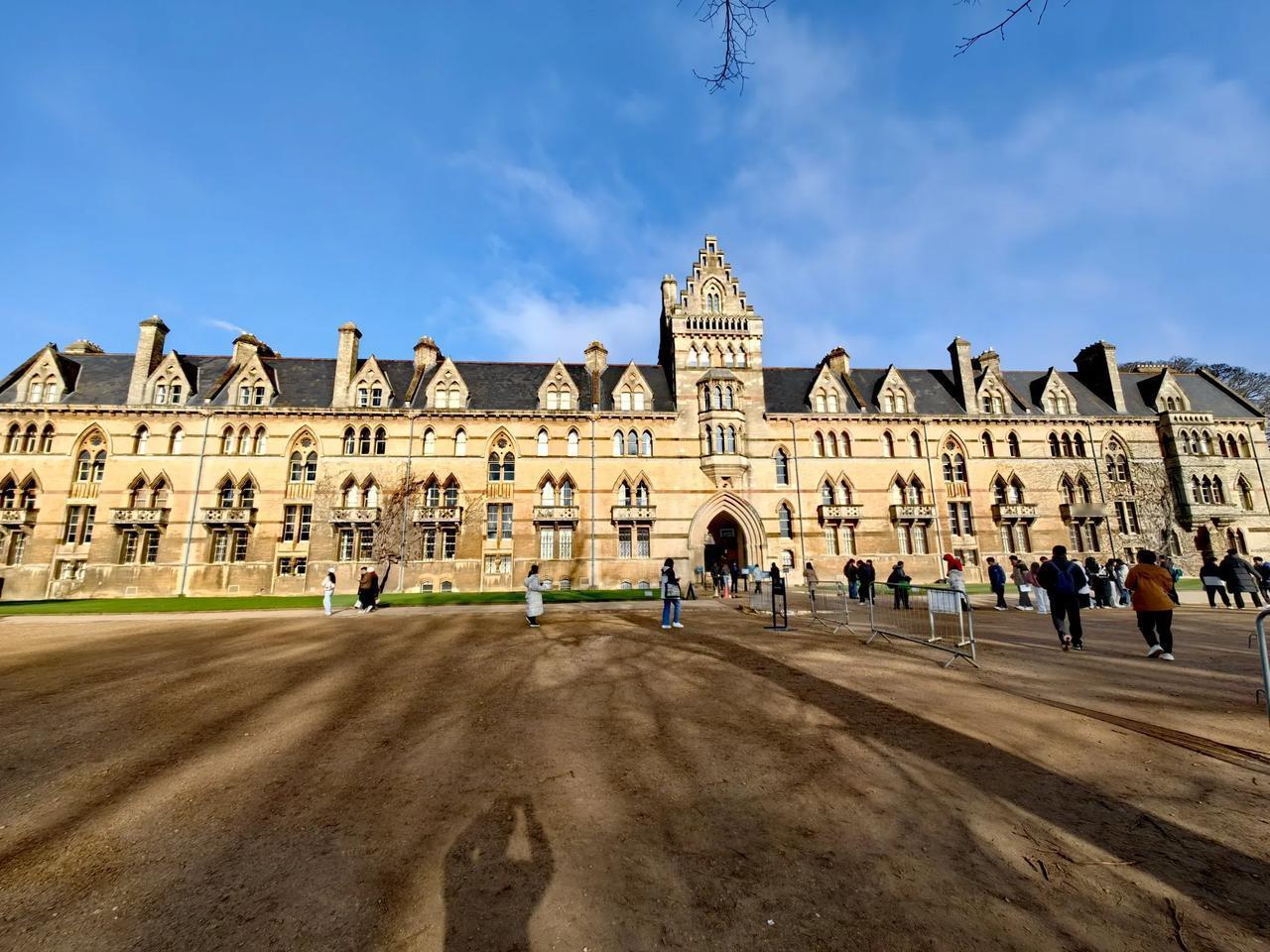 牛津大学基督教堂学院外景。中国家长及游学学生必进打卡的学府。