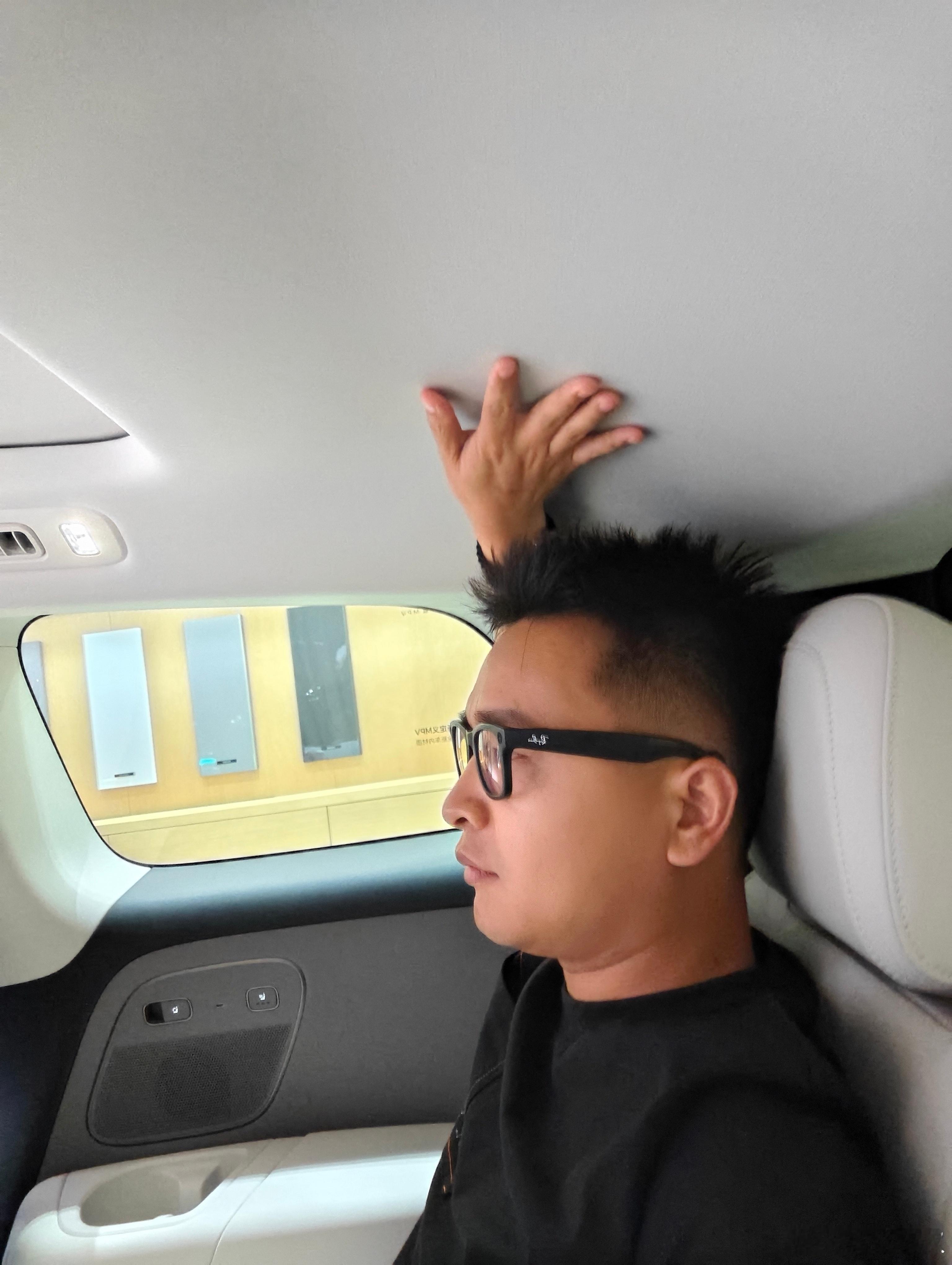 看网上各种横飞的空间对比，看过/坐过  i8 三排头部到底多大空间的我都搞得有点