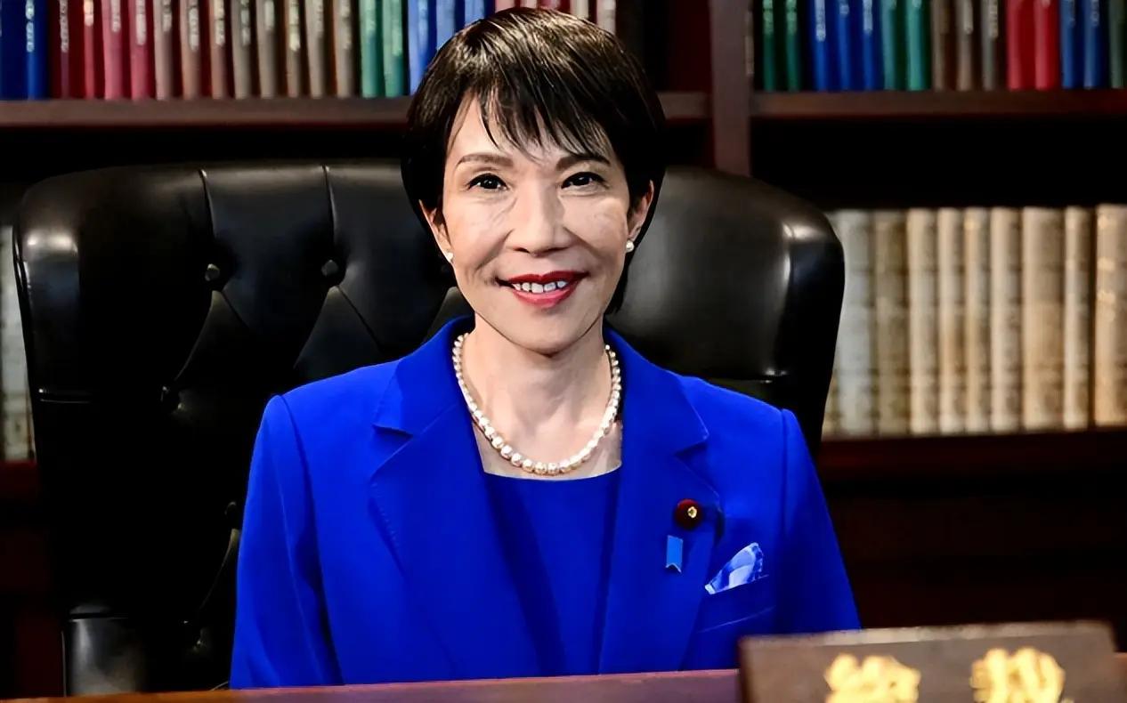 眼看就要摸到首相的宝座了，结果“啪”一下，梦碎得连渣都不剩。
她以为自己是安倍的
