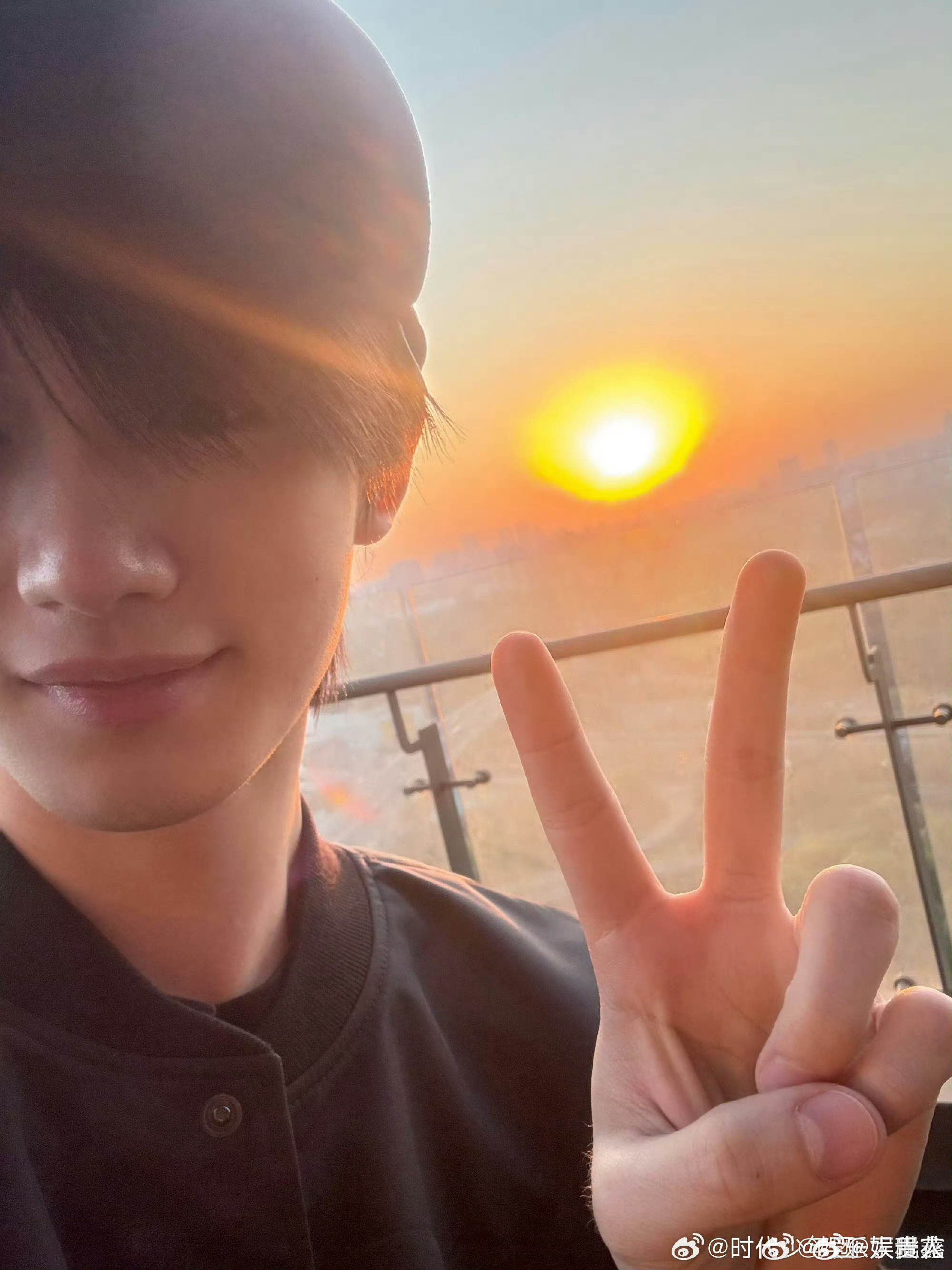 丁程鑫下雨天也拍到了星星丁程鑫拍的下雨天的星星 微博里抖出的生活碎片，真的是一个