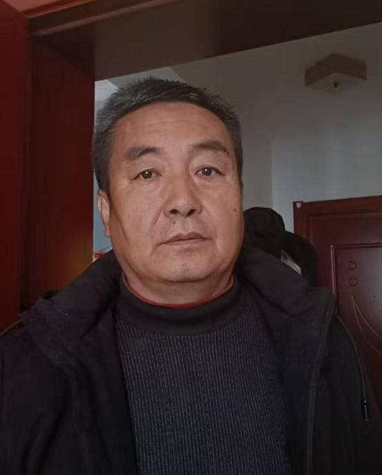 陕西延安，一58岁男子和4个朋友聚餐，他喝了半斤白酒，结束后，他上个厕所的功夫，