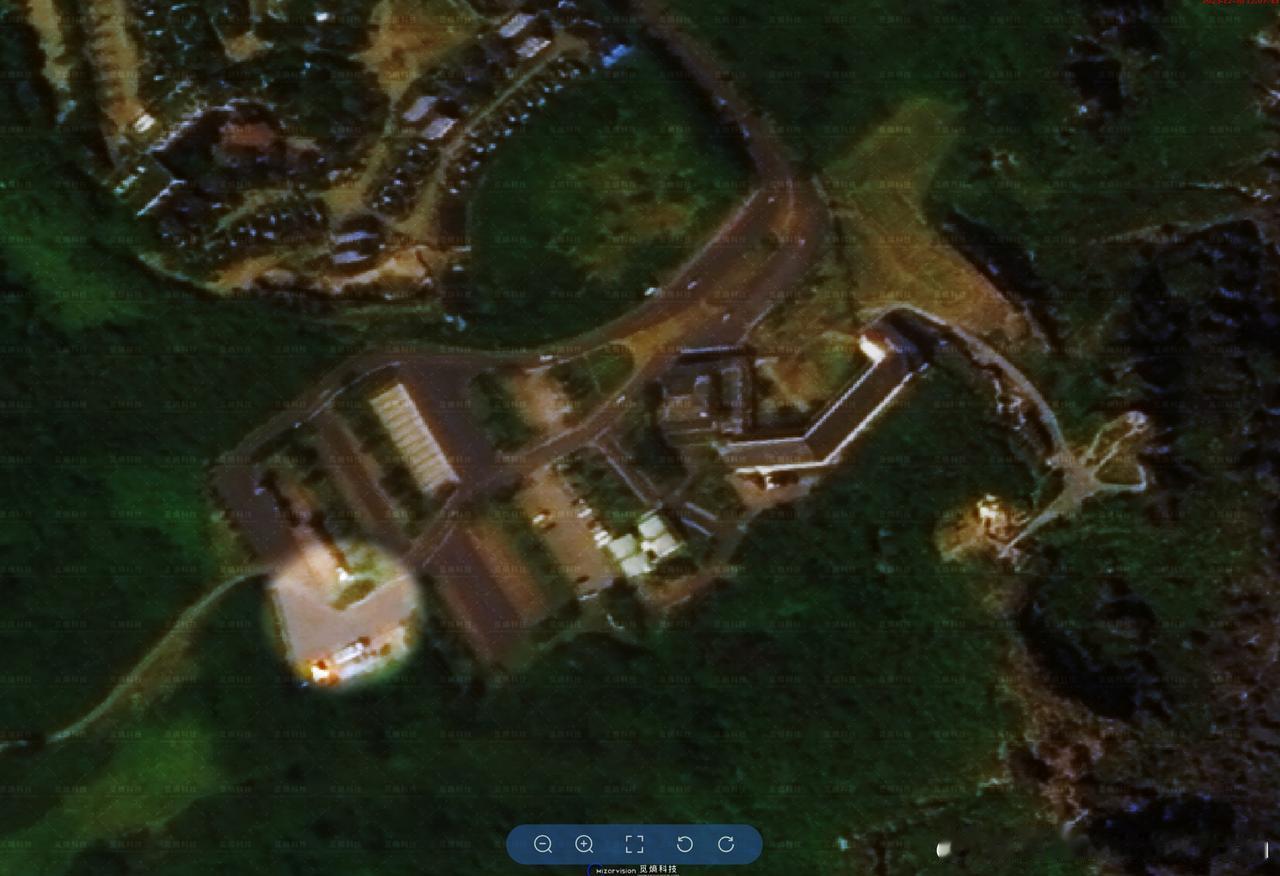 威武之师解放军“正义使命—2025”演习期间，高清卫星捕获伪台蛙军将雄风2型反舰