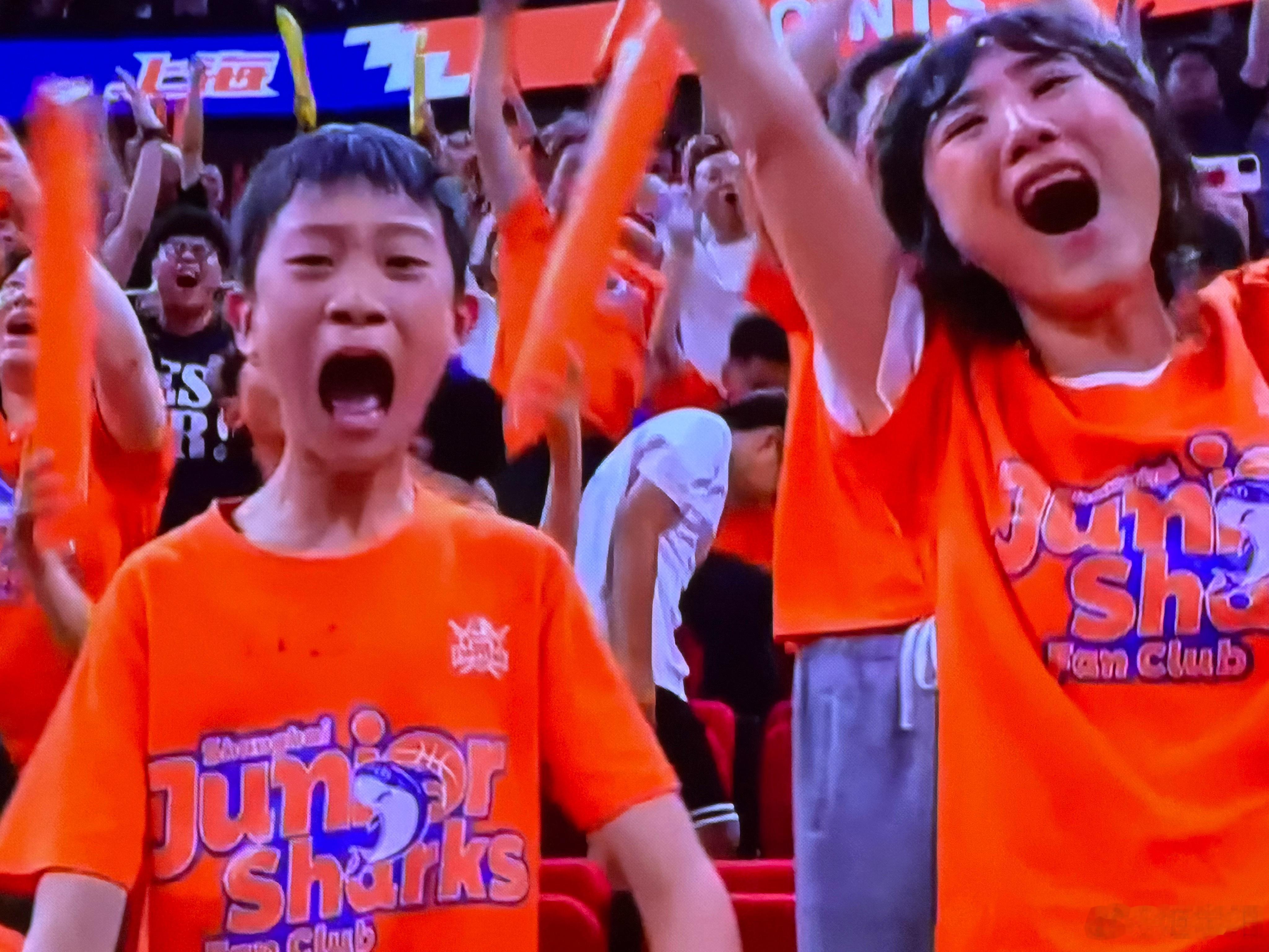 太刺激了！！古德温压哨绝杀！球进！表停！ 2 比 0！cba总决赛