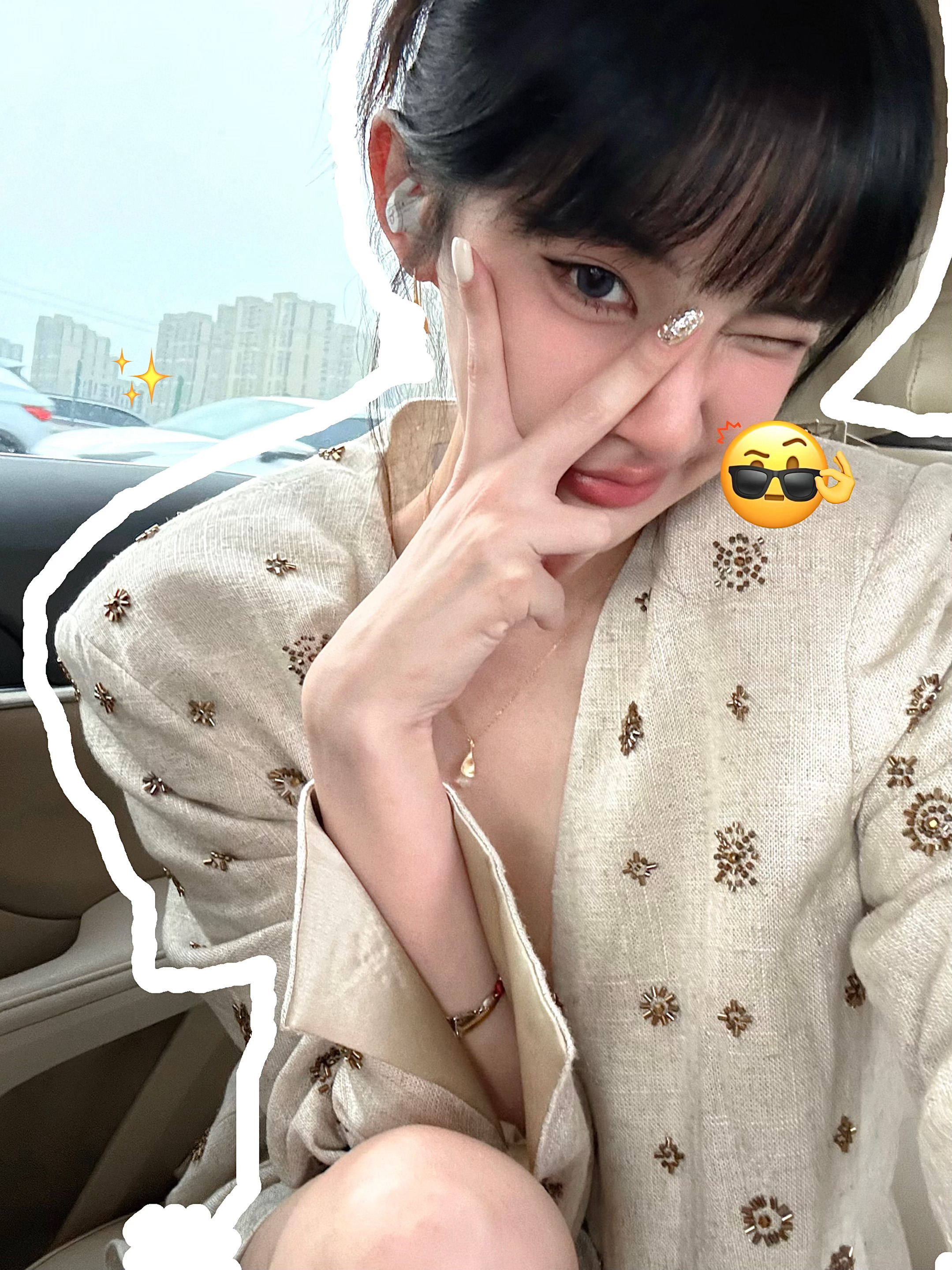 今天跟lu姐约会，等我回家可以播一会儿😉 ​​​