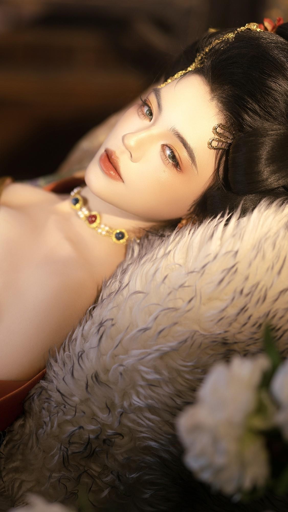 “大唐荣耀”。被化妆师崔图速出的一套 出镜：金宜然 妆造：穆然 汉服：琴挑