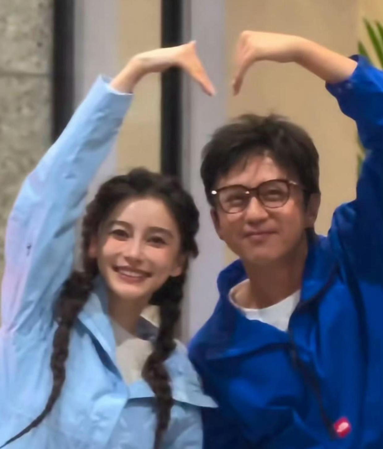 邓超人还是蛮不错的，私下还愿意和baby玩。

燕子被封杀后，就没见小明和她公开
